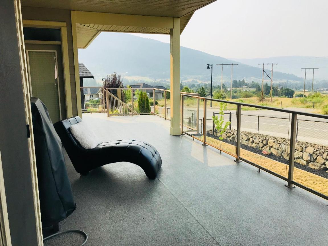 Vernon Home With True Okanagan Lifestyle Exteriör bild